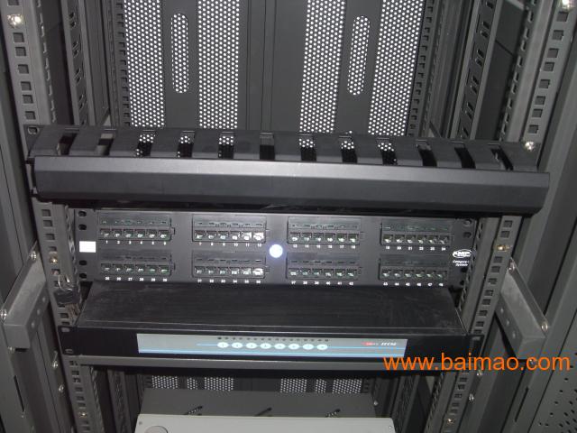 结构理线架分为两个部分:1.理线板;2.盖板