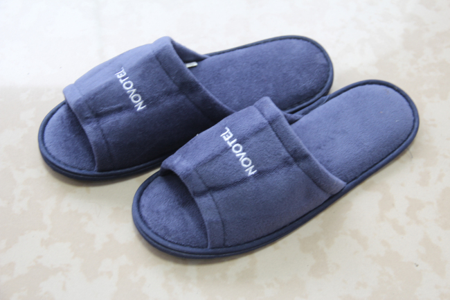 拖鞋是怎么制造的 wKgAFFQnutKAGwl2AANeNCqf9Tw732.jpg