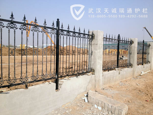 安防用品 交通安全产品 交通护栏 >武汉围墙,市政铁艺护栏生产厂家