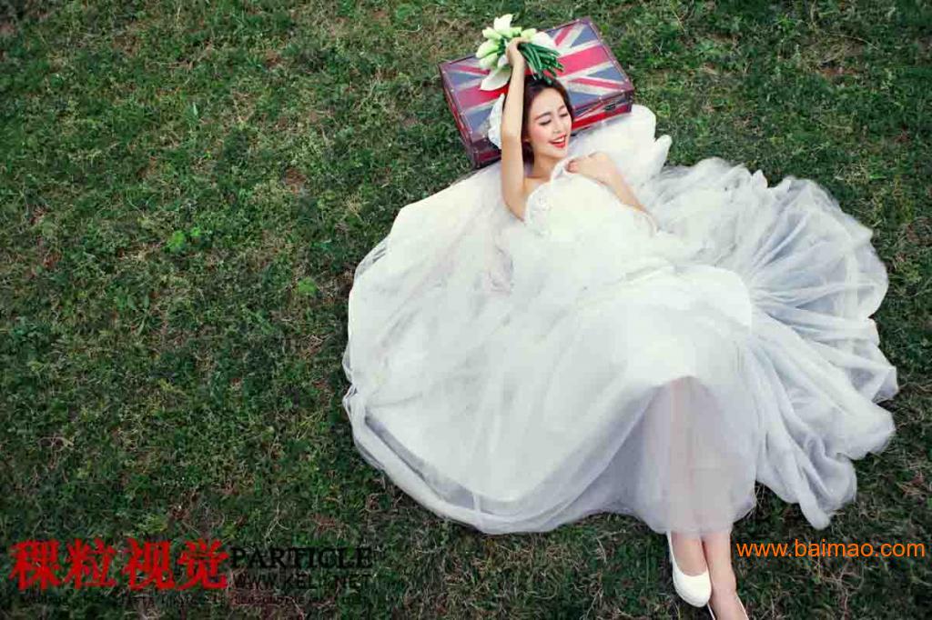 武汉汉口区婚纱摄影哪家最好 新人婚礼礼服该