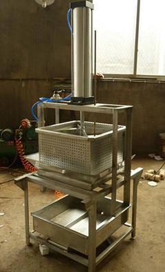 立式液压压榨机,榨菜脱水机,立式液压压榨机,榨