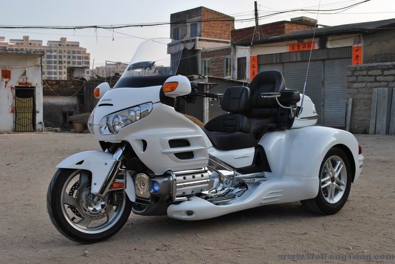 本田金翼GL1800白色正三轮车 新车报价