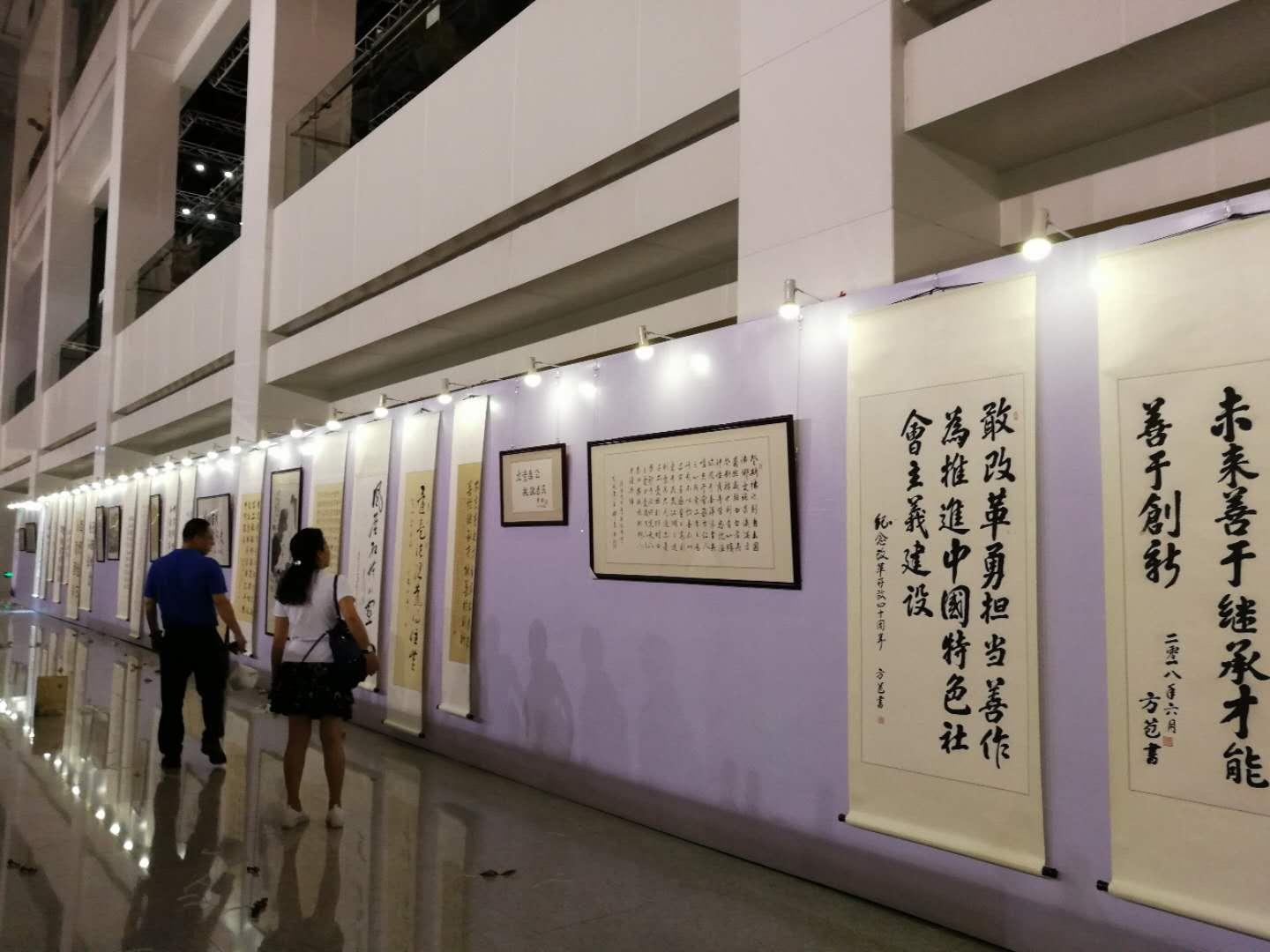 八棱柱展板租赁销售,八棱柱标摊租赁,展台展位搭建,拍卖会布展 书画展