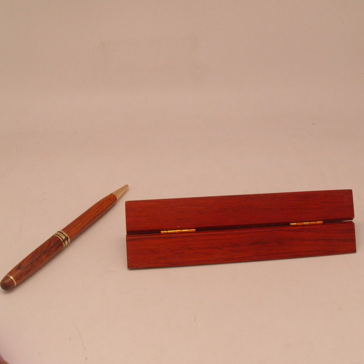 木制三角笔盒