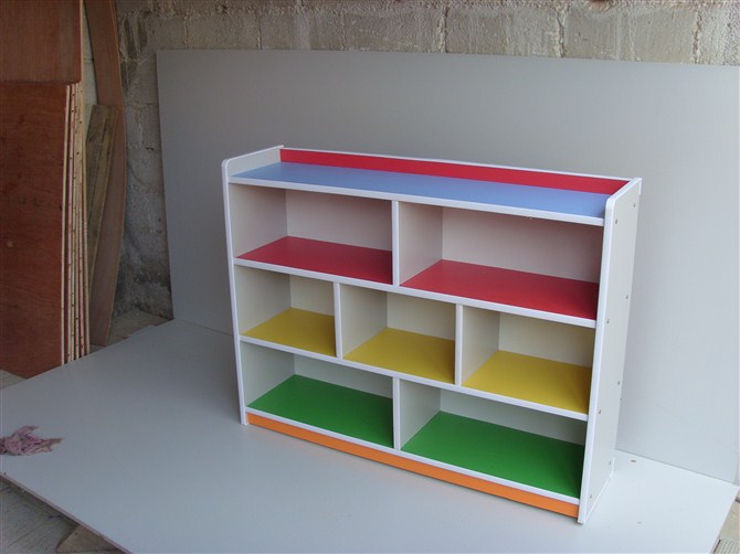 广西各地订做幼儿园木质桌椅 玩具柜 书包柜