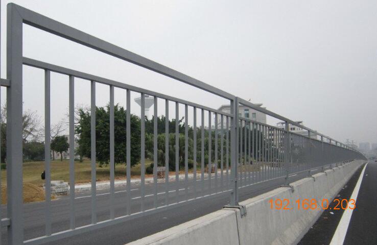 正启厂家制造生产高速波形护栏 东莞护栏厂家工程承包