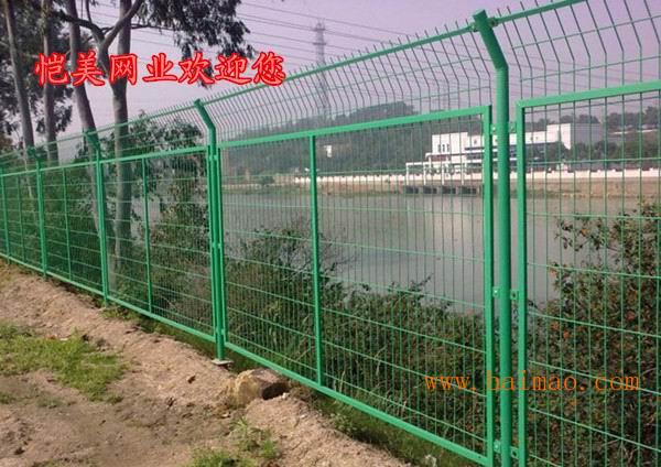 厂家批发--武汉公路护栏网/高速防护网