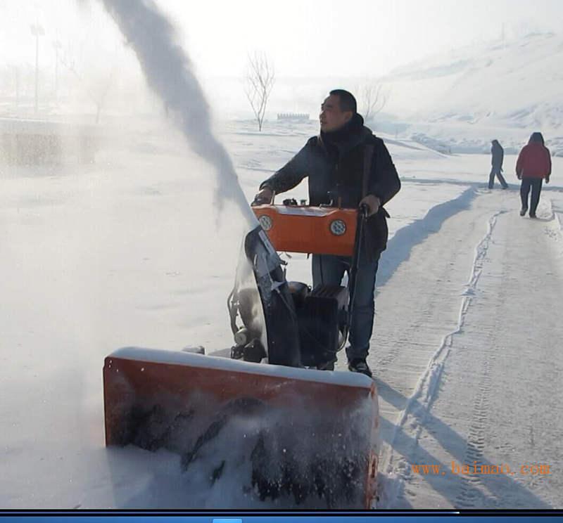 厂家新款一机多用马路除雪机**动力清雪机为冬季准备