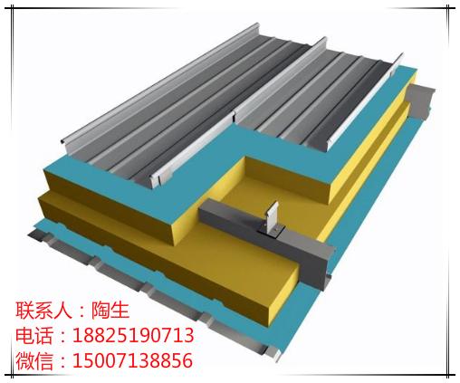 將屋面板卡在固定座的梅花頭上,然後用電動鎖邊機將板肋鎖在固定座上