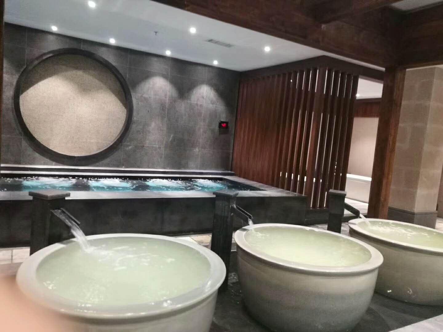 厂家直销定做温泉洗浴中心陶瓷泡澡缸深泡洗浴大缸