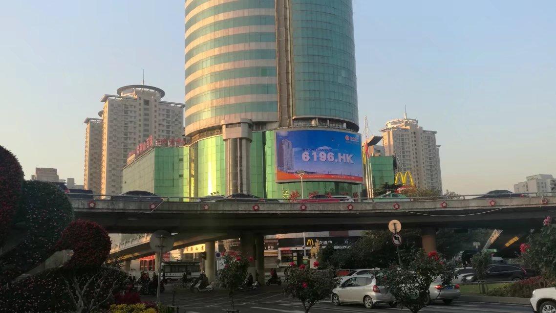 郑州户外LED大屏广告-紫荆山百货大楼LED显示屏