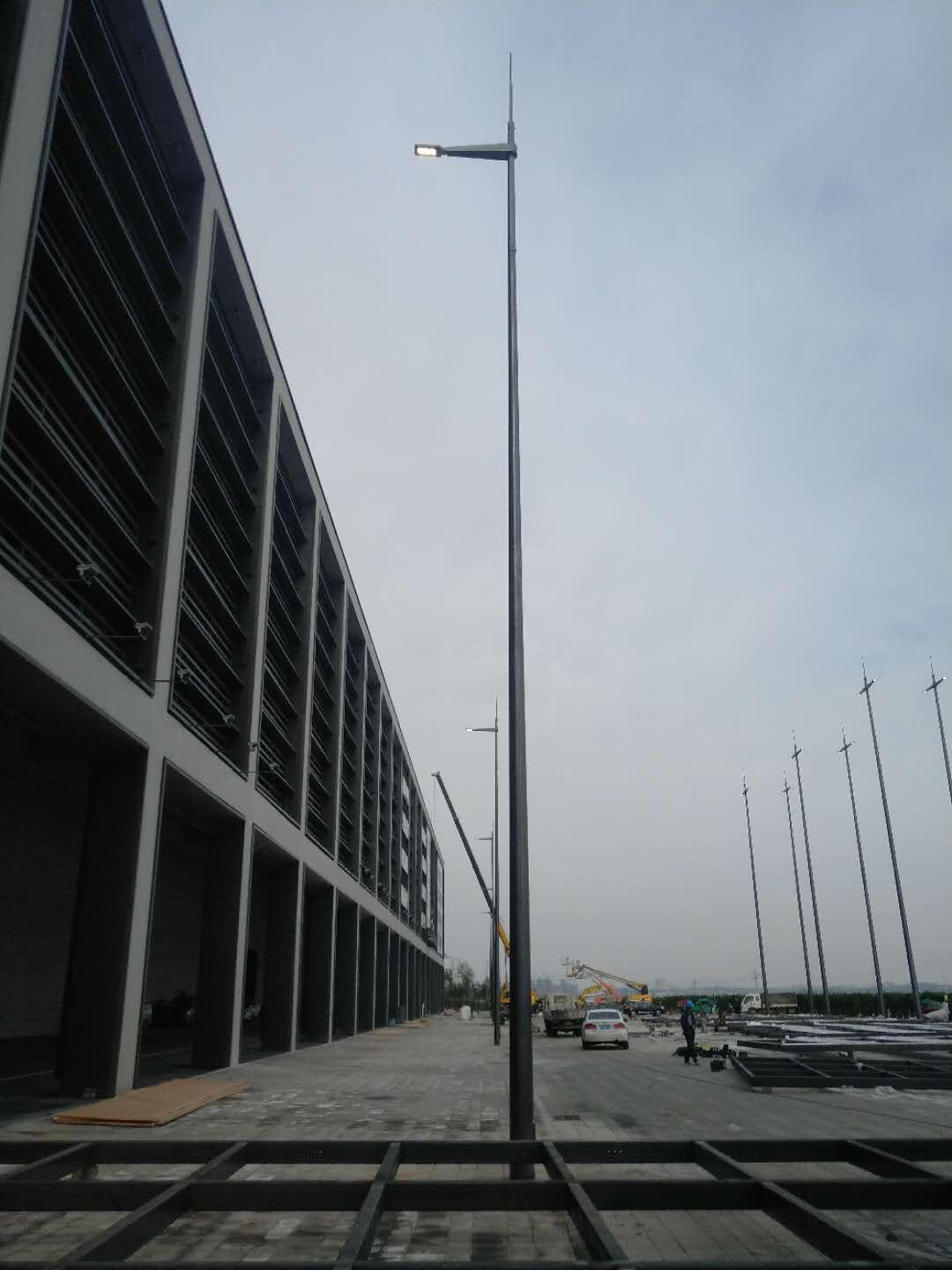 山东青岛安装了单臂15米和22.5米的市电