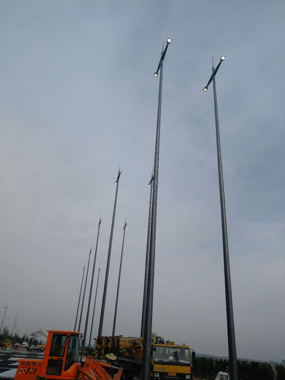 山东青岛安装了单臂15米和22.5米的市电