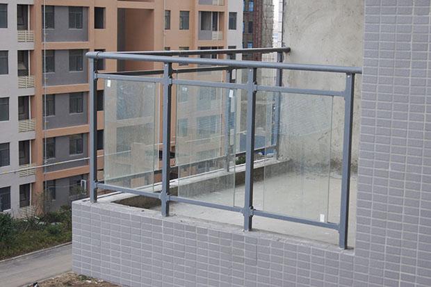 玻璃阳台护栏尺寸标准