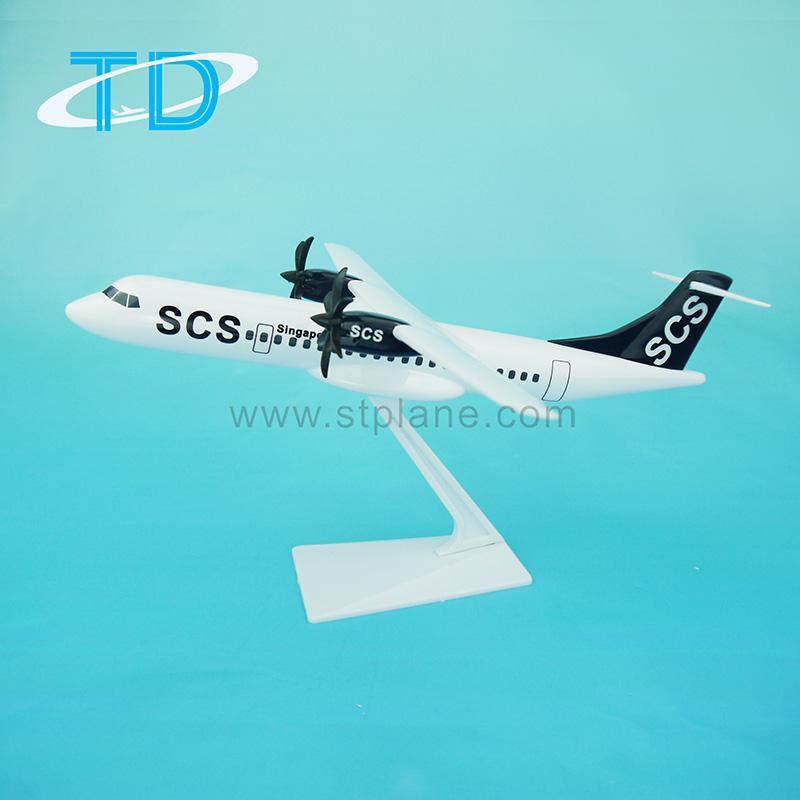 SCS ATR72-500 32cm 塑料飞机模型