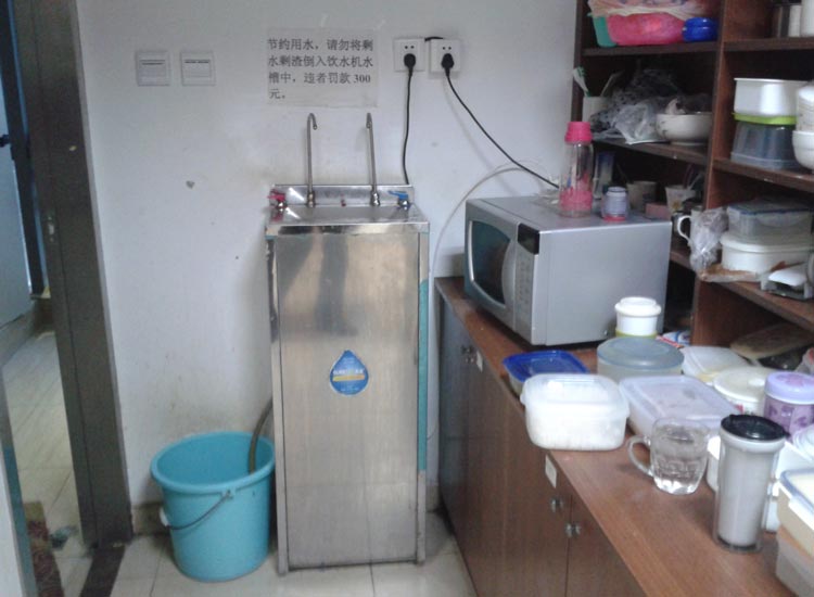 公司直饮水机怎样节省华侨城地产上万饮水费用