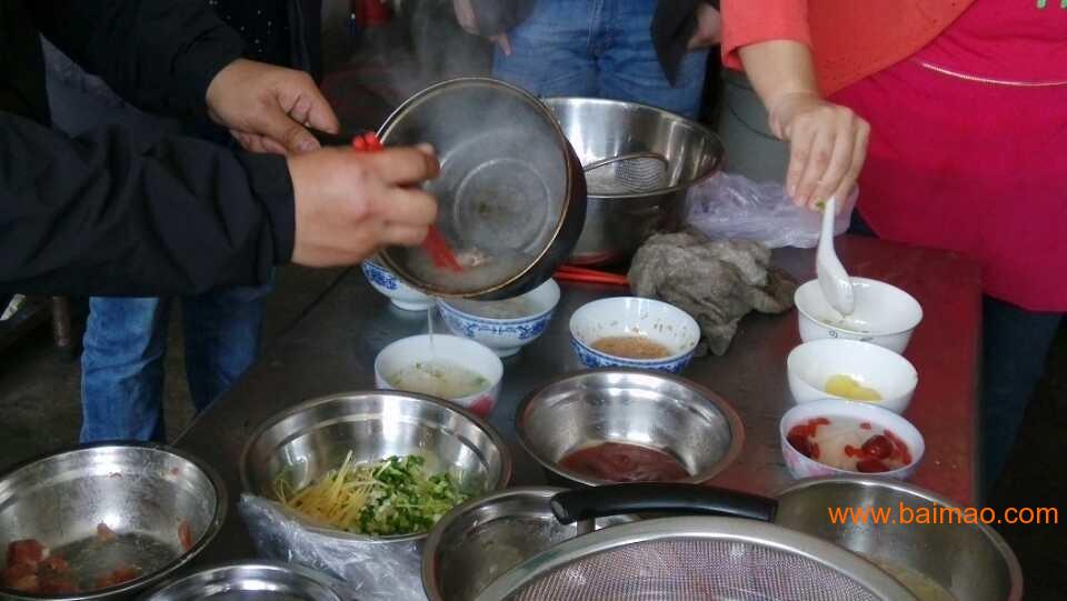 广州哪里能学到原味汤粉**，筒骨猪杂汤粉培训