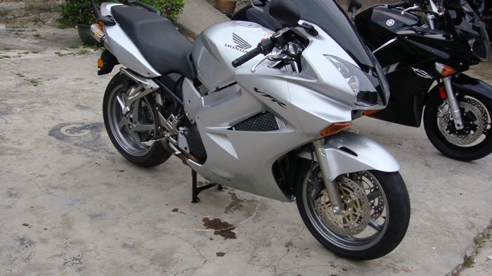 07款本田vfr800摩托车