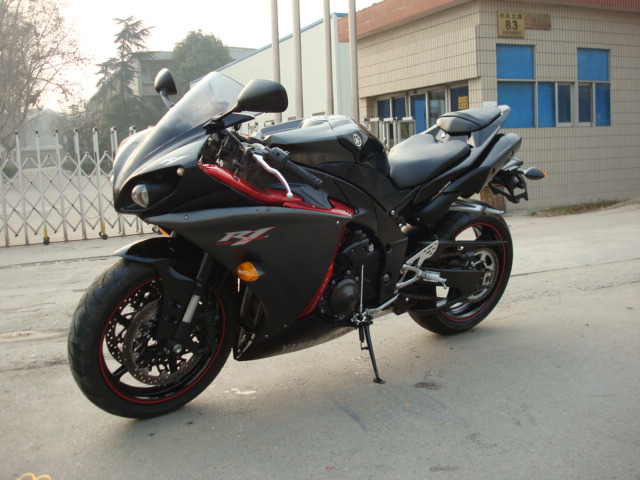 特价卖新款雅马哈yzf-r1摩托车