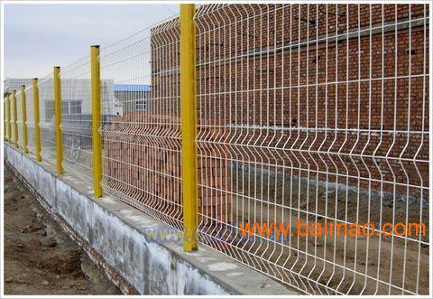 供应河北桃形立柱护栏网规格、报价、生产厂家
