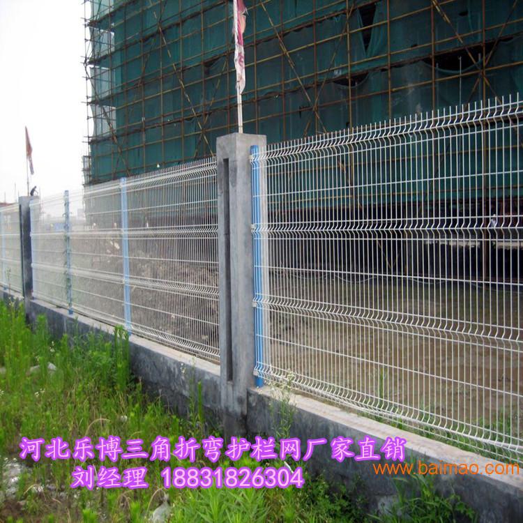 黑龙江三角折弯护栏网哈尔滨绿色铁丝网鹤岗小区围栏网