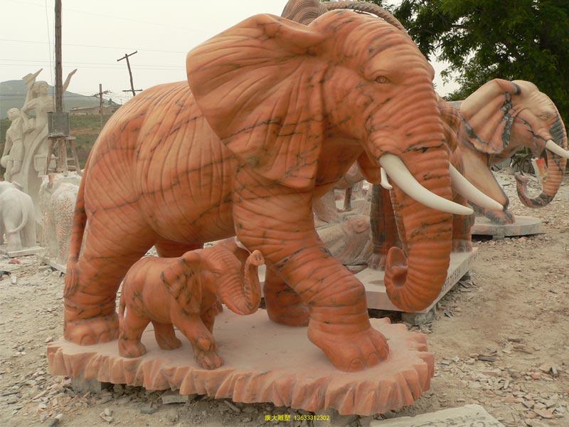 晚霞红石雕大象母子象雕塑