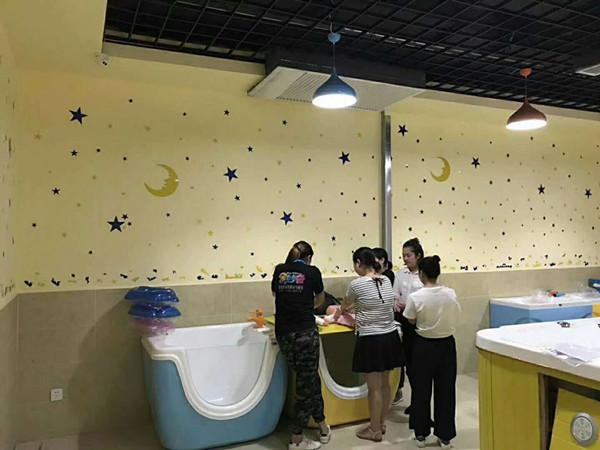 重庆婴儿游泳馆小儿推拿水育早教培训