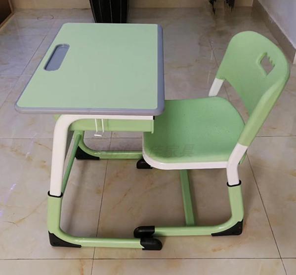 新款**塑钢小学生课桌椅，广东鸿美佳厂家供应课桌椅