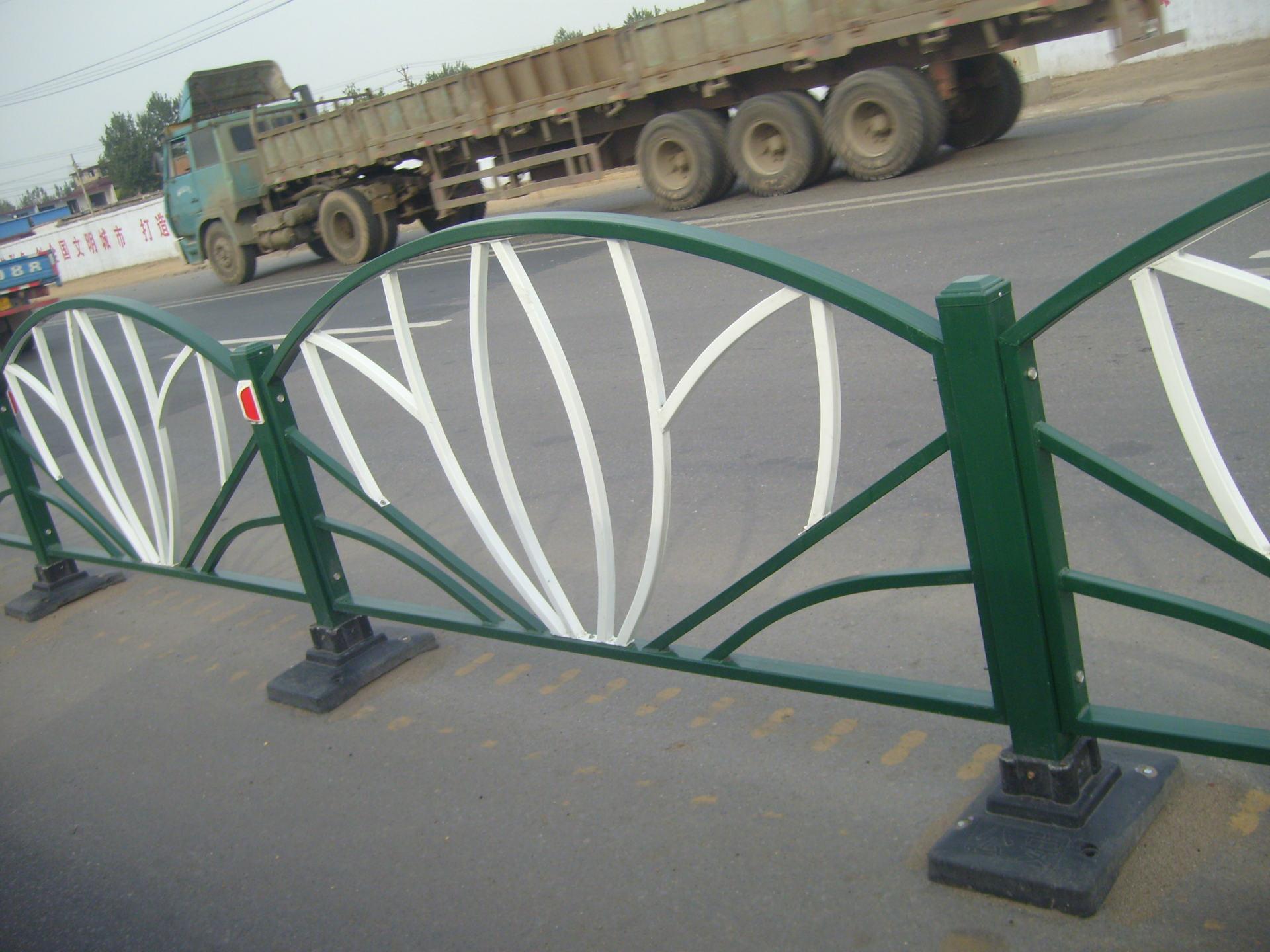 厂家批发新型锌钢阳台护栏 道路护栏 铁艺护栏