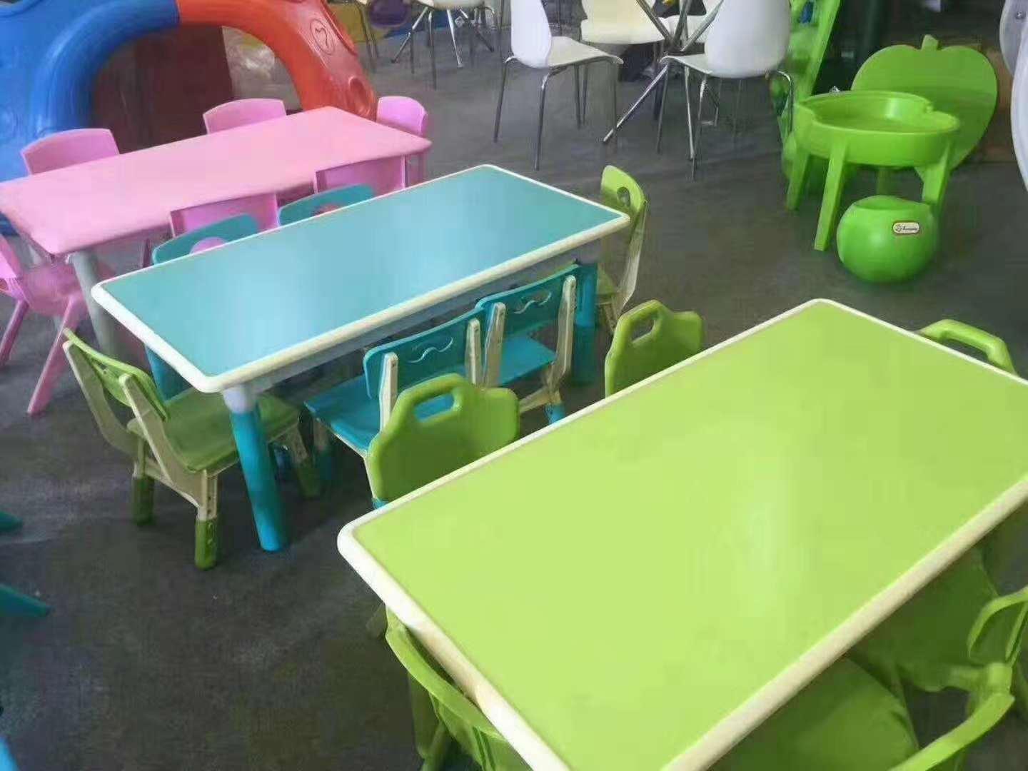 辅导班课桌椅就选佳乐园课桌椅厂