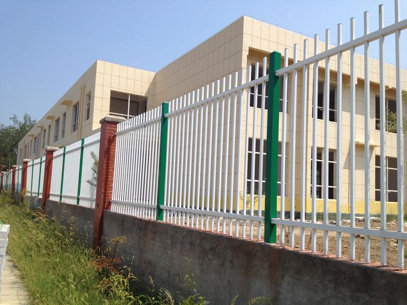 韶关学校铁艺栏杆图集 丹霞山围墙护栏 锌钢围栏安装