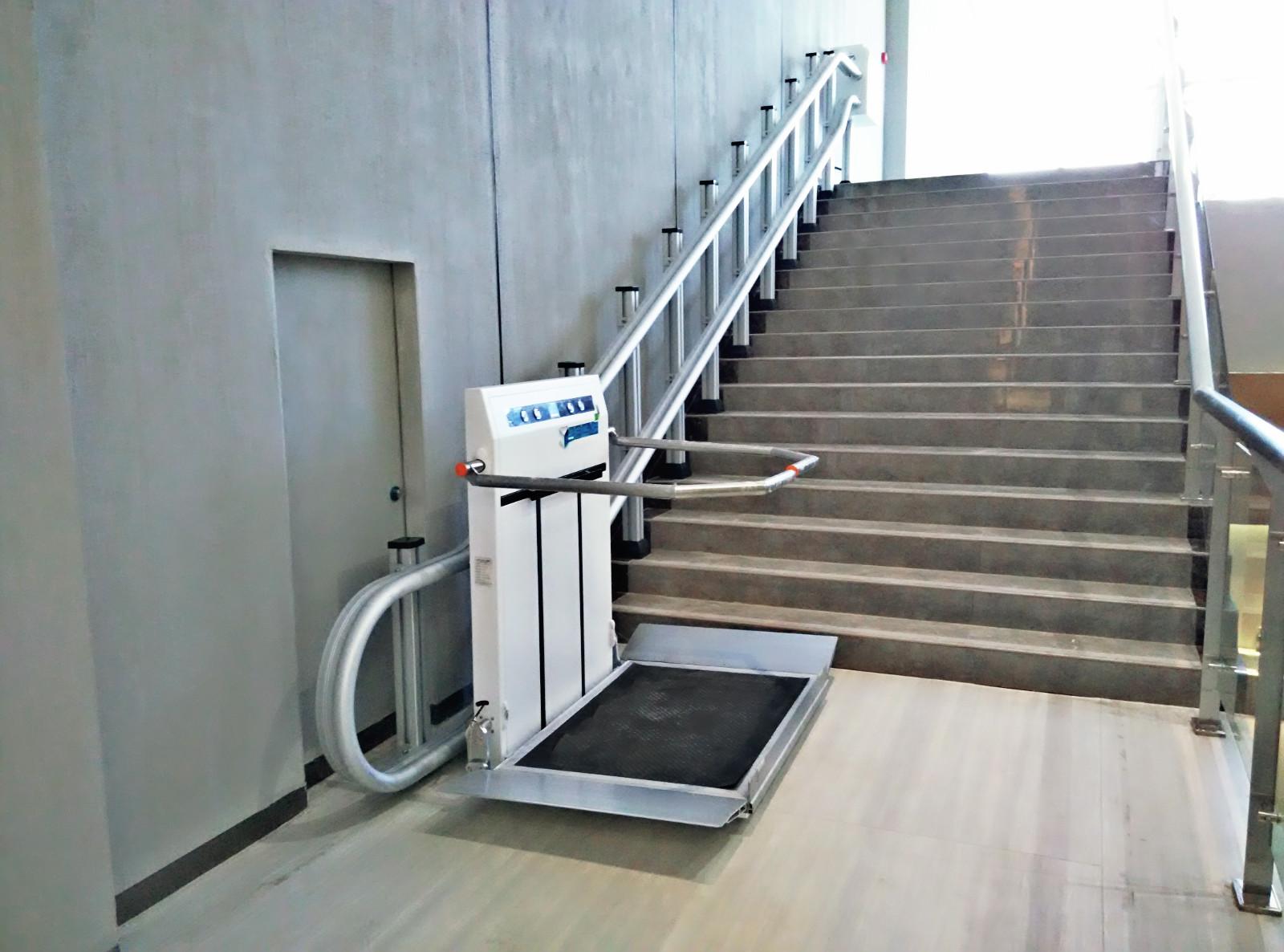 楼道斜向式无障碍升降平台 轮椅升降机 家用小型电动