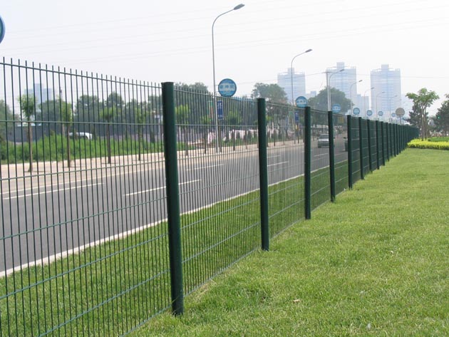 公路隔离栅网，江夏农庄围栏钢丝网护栏，黄冈防护网。
