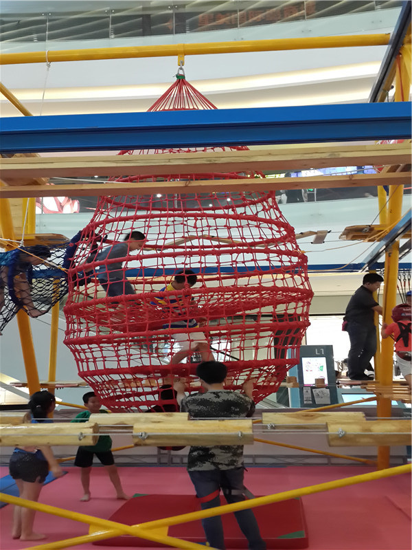 商场室内儿童拓展攀登架设备，儿童网绳攀爬架she'