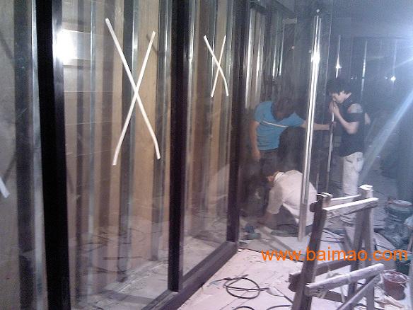 广州天河玻璃门换玻璃 门锁维修 门窗维修