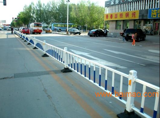 广东锌钢公路护栏特点 锌钢公路护栏价格锌钢公路护栏