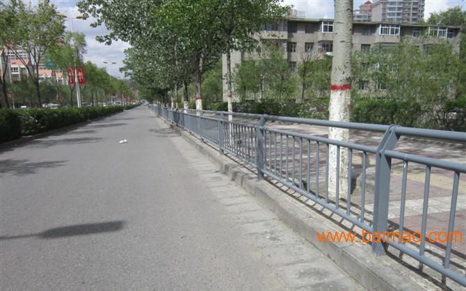 广东锌钢公路护栏特点 锌钢公路护栏价格锌钢公路护栏