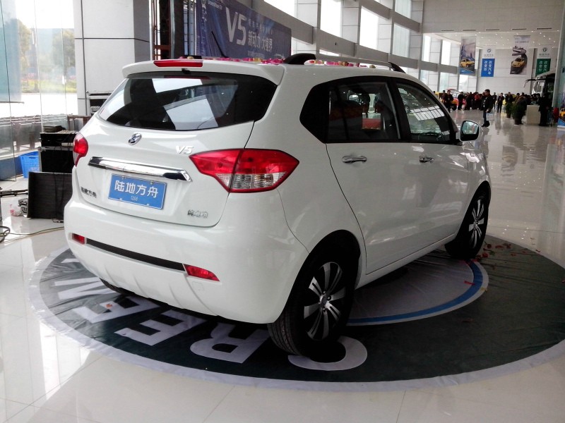 详细参数:陆地方舟v5纯电动汽车动力强劲,通过性**.