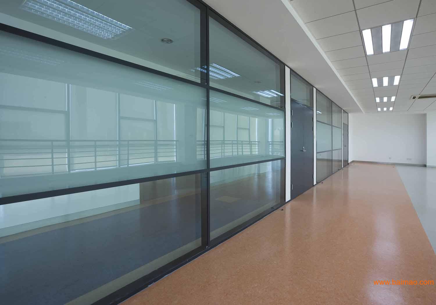 创新设计冲击办公室装修 玻璃隔断活动隔断成热点